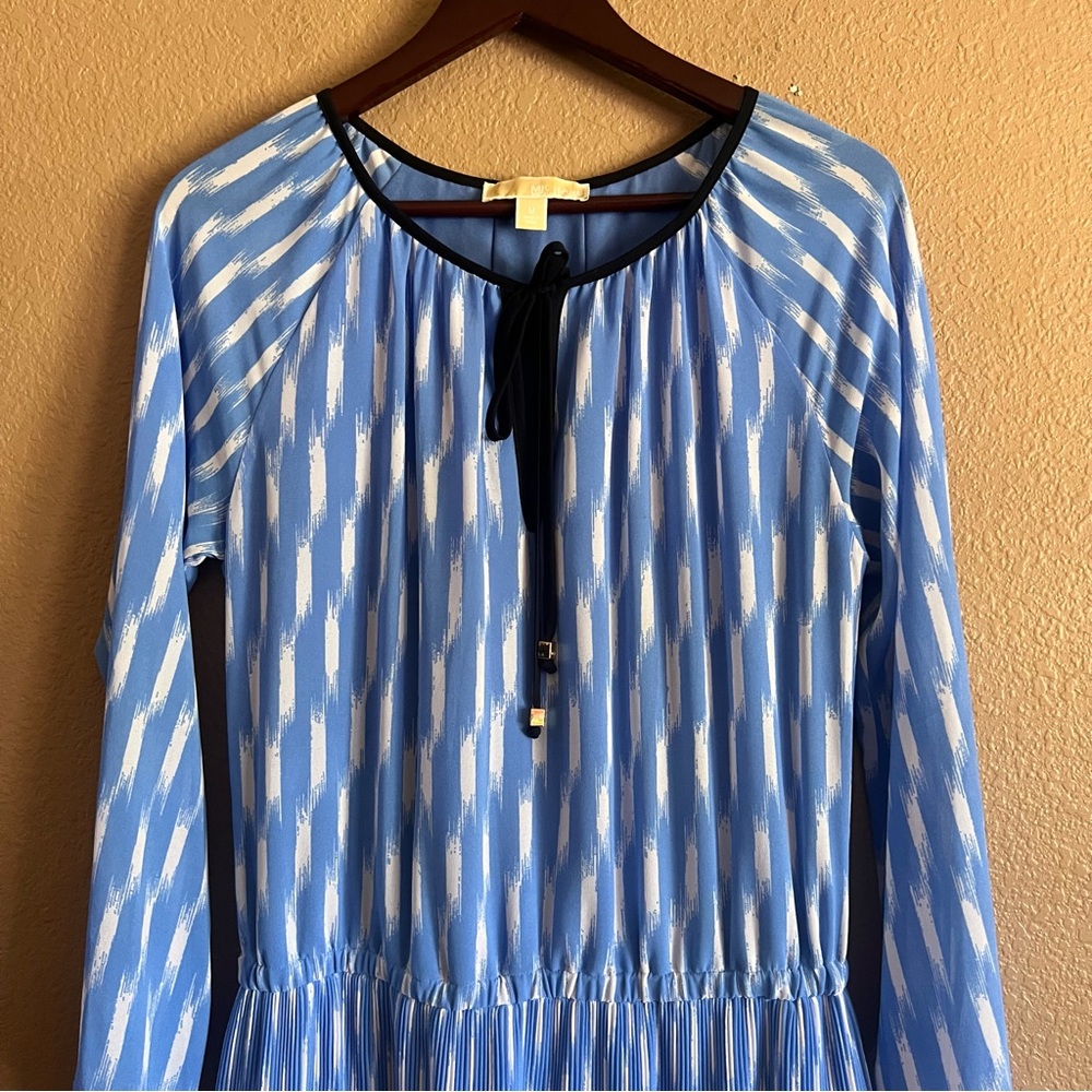 Michael Kors Blue and White Pleated Mini Dress Size Medium - Picture 3 of 10